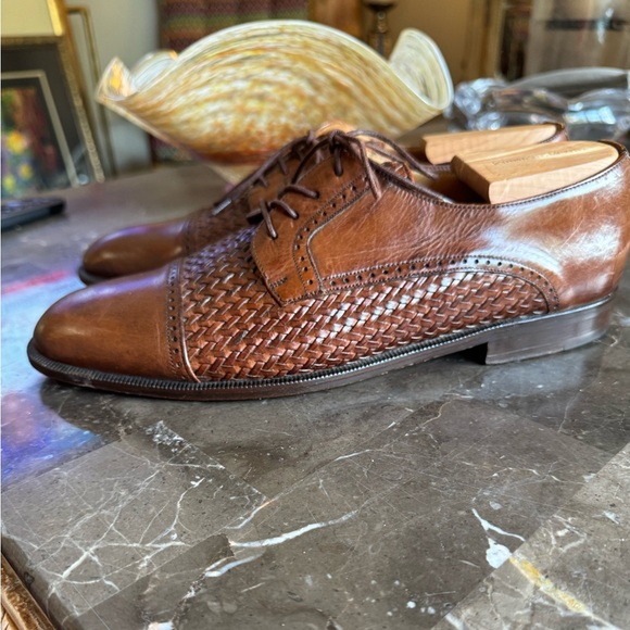 Mezlan | Hand Crafted Cap Toe Oxfords - Picture 2 of 4